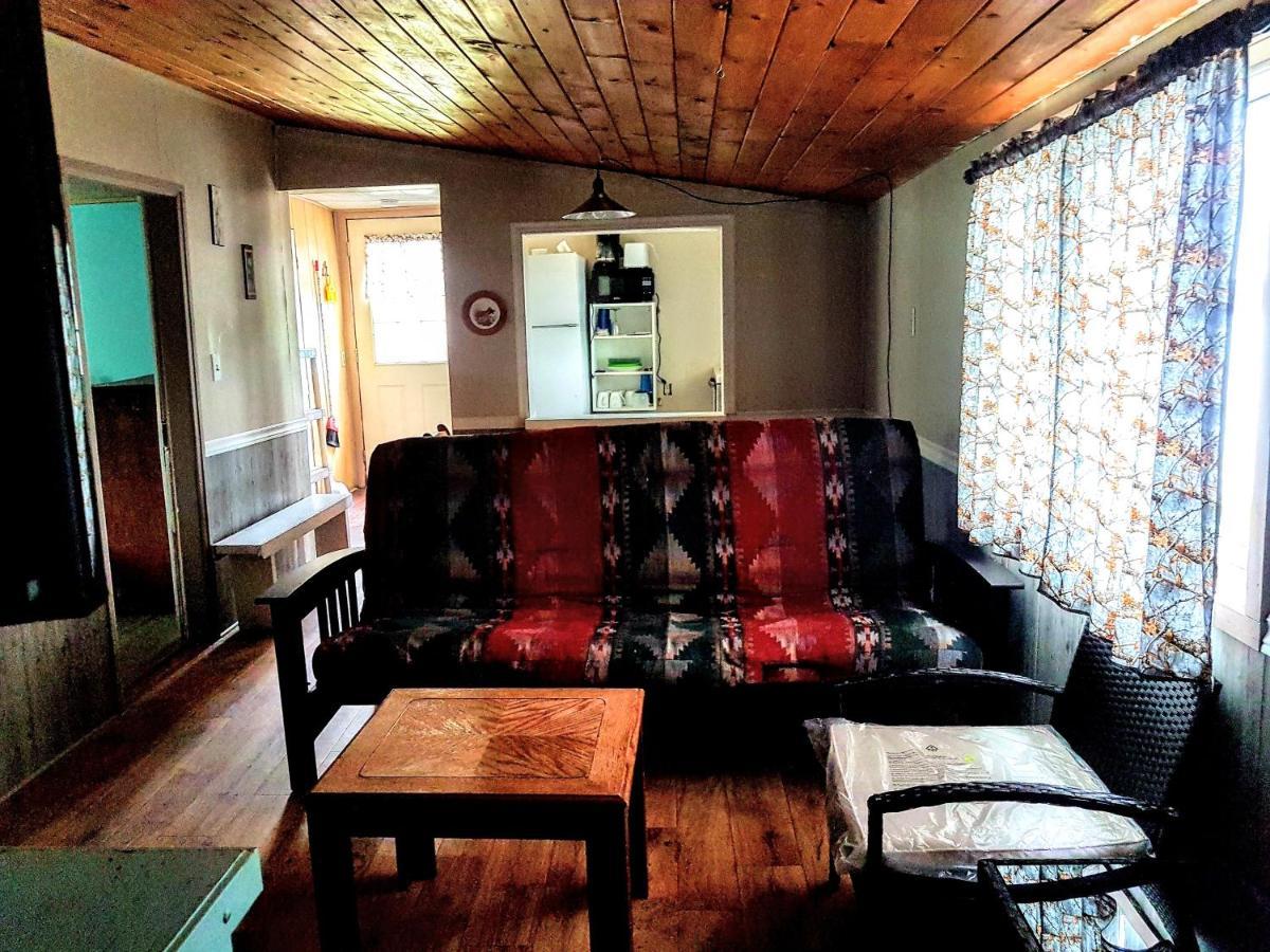 Marble Lake Lodge Cloyne Dış mekan fotoğraf