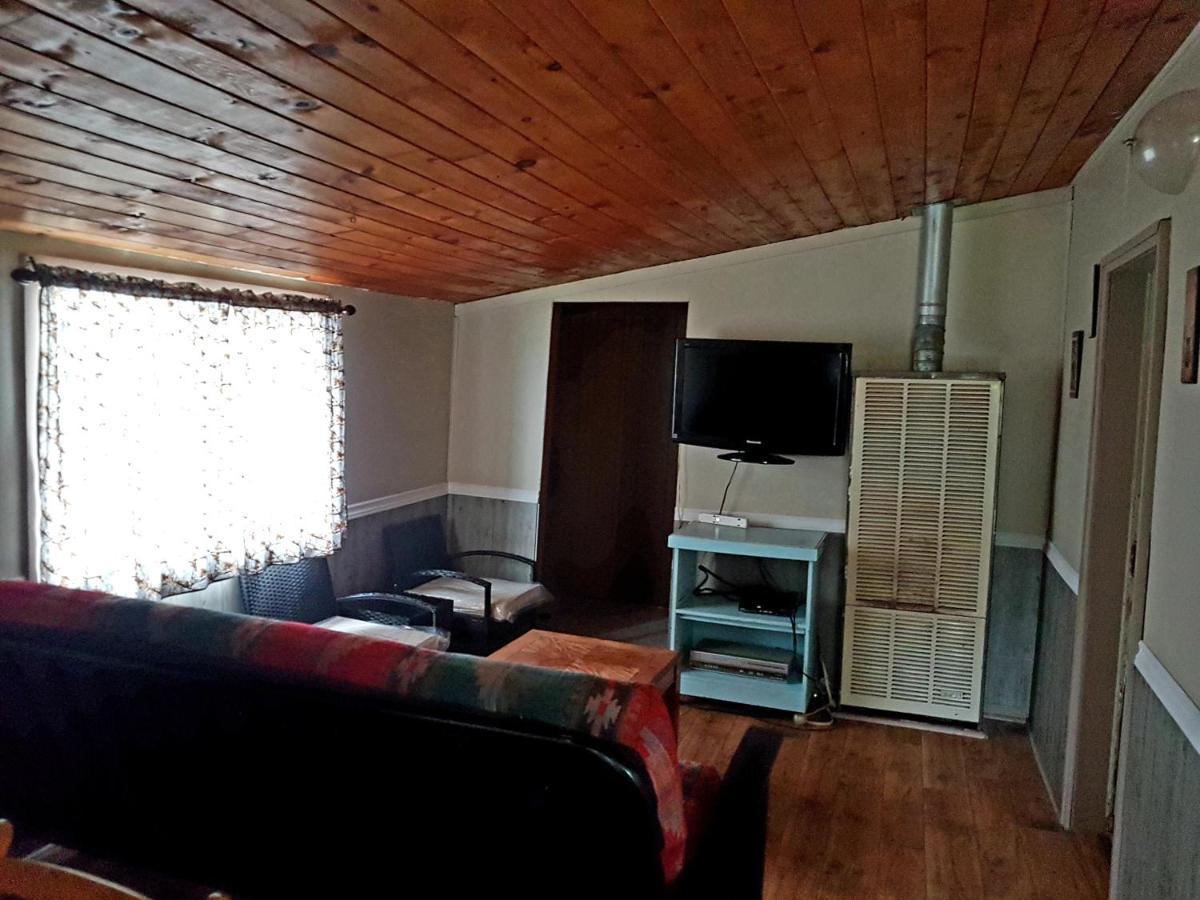 Marble Lake Lodge Cloyne Dış mekan fotoğraf