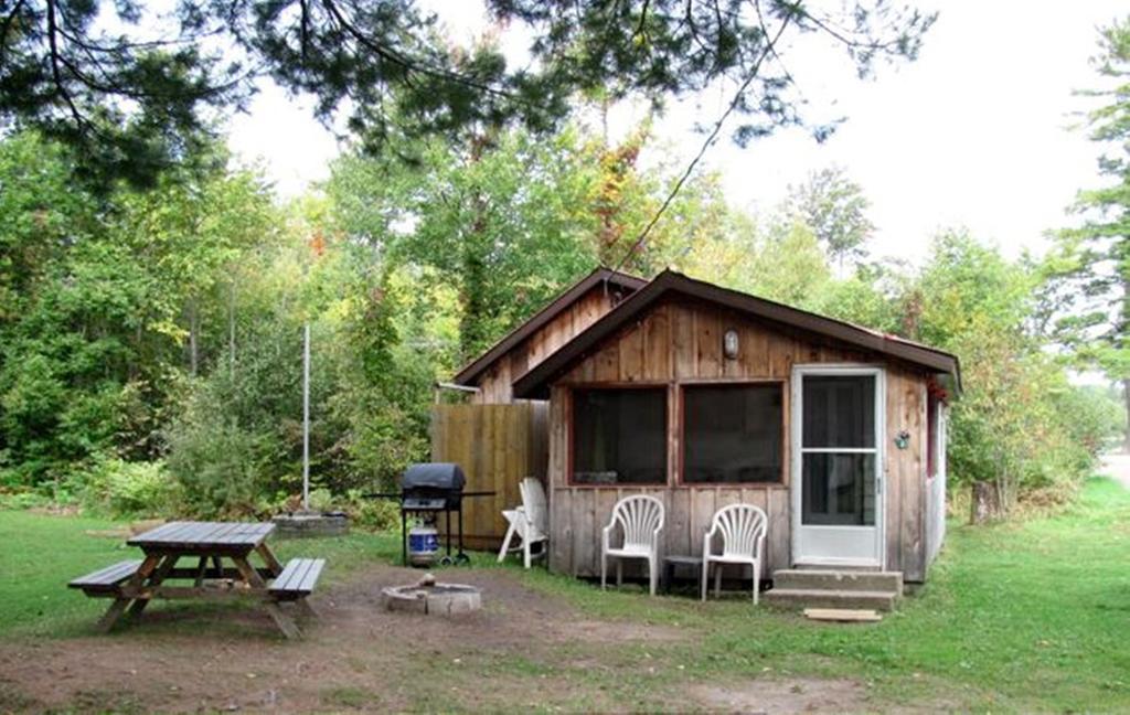 Marble Lake Lodge Cloyne Dış mekan fotoğraf